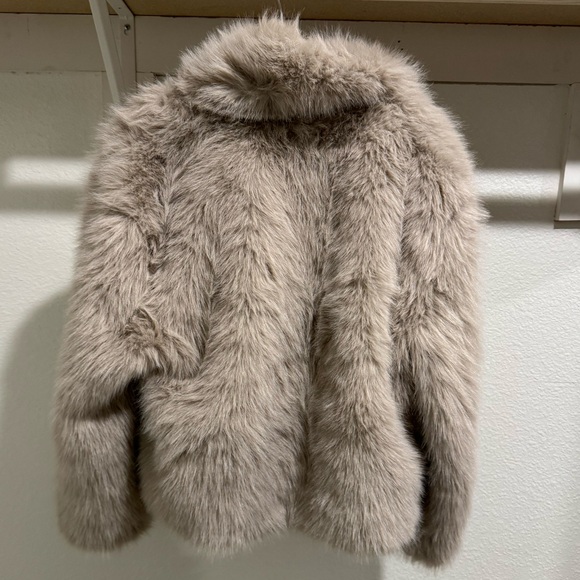 Luxurious Mob Wife Faux Fur Jacket - Picture 4 of 11